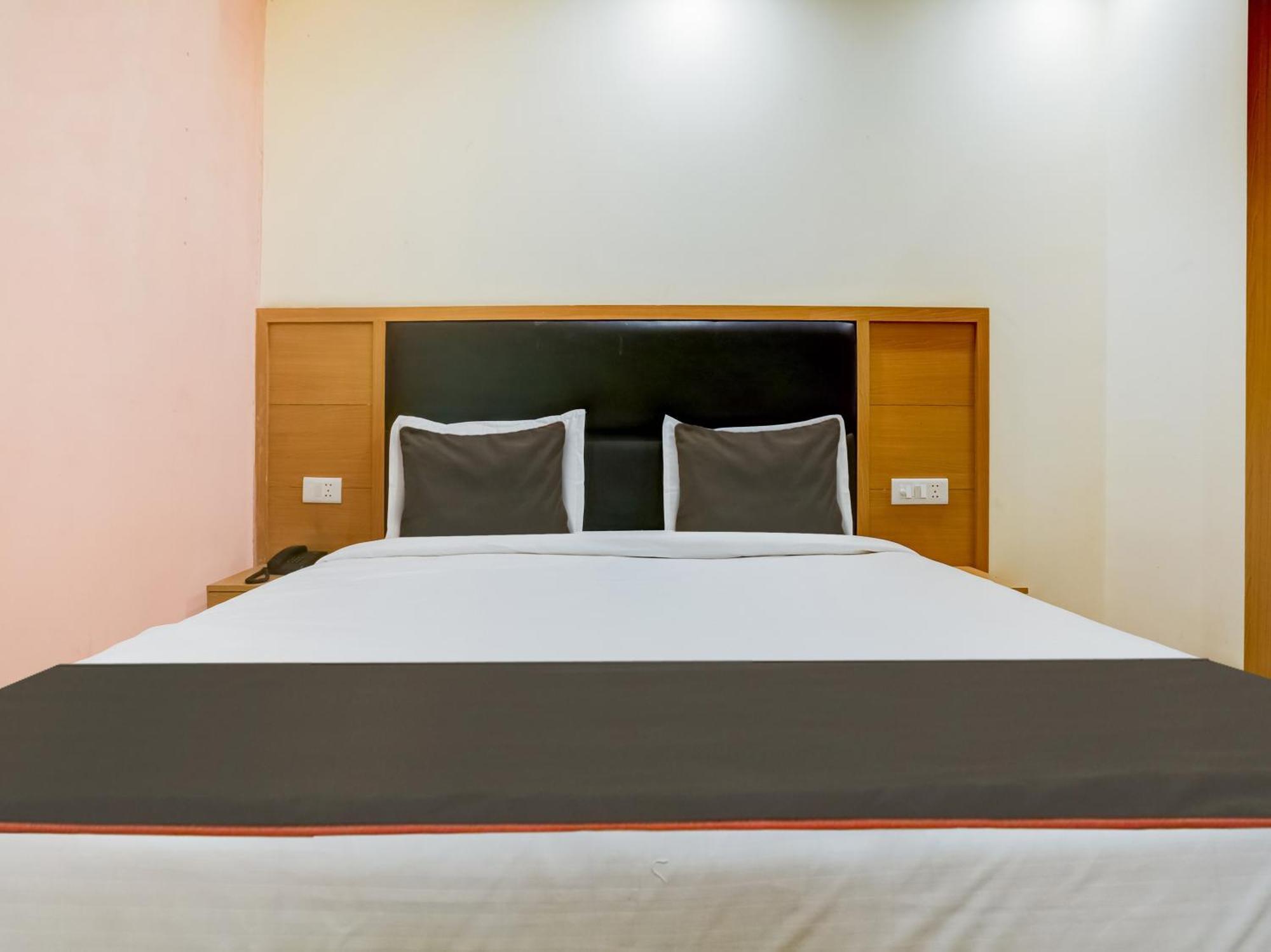 Collecion O White House Hotel New Delhi Ngoại thất bức ảnh