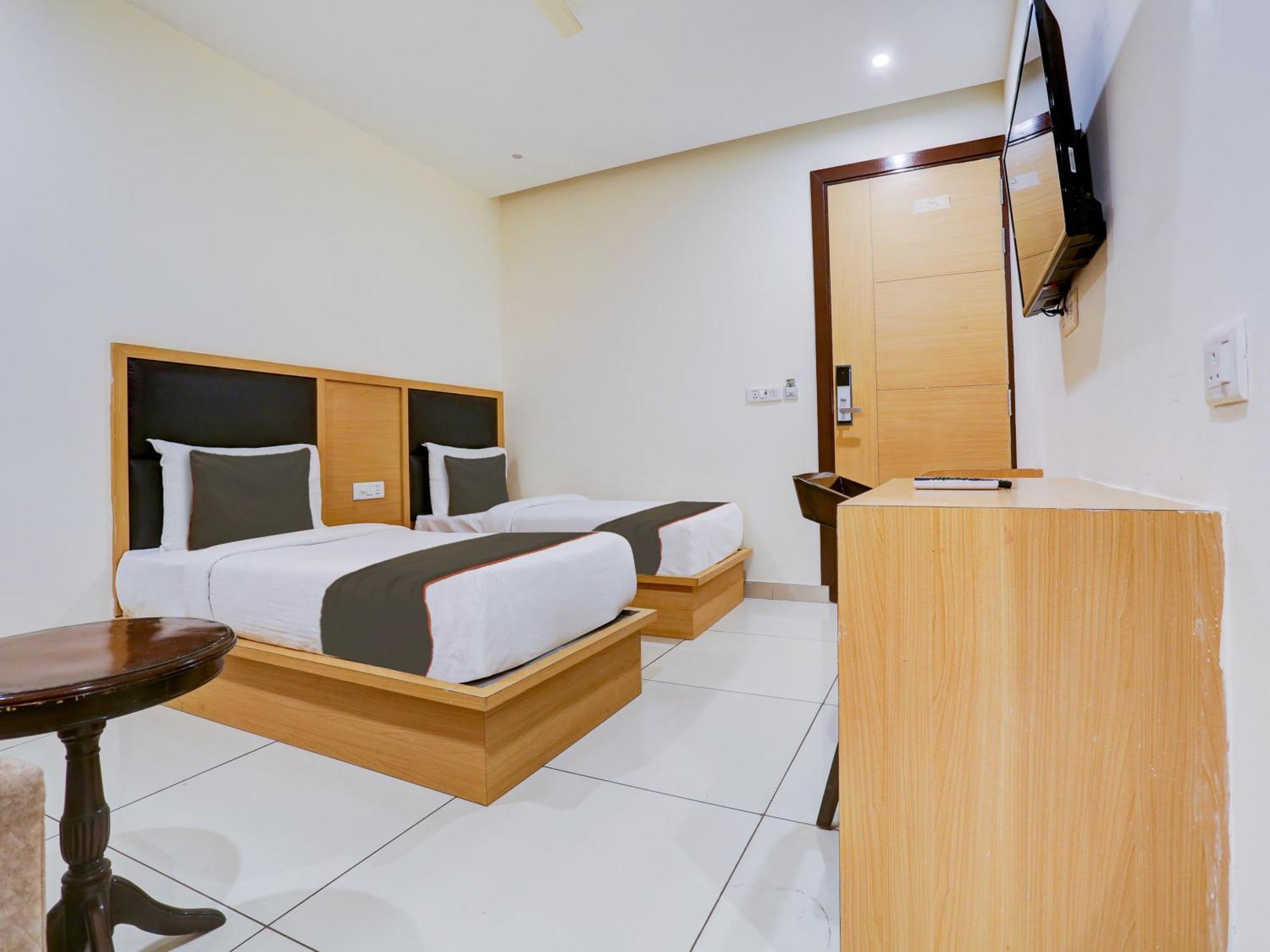 Collecion O White House Hotel New Delhi Ngoại thất bức ảnh