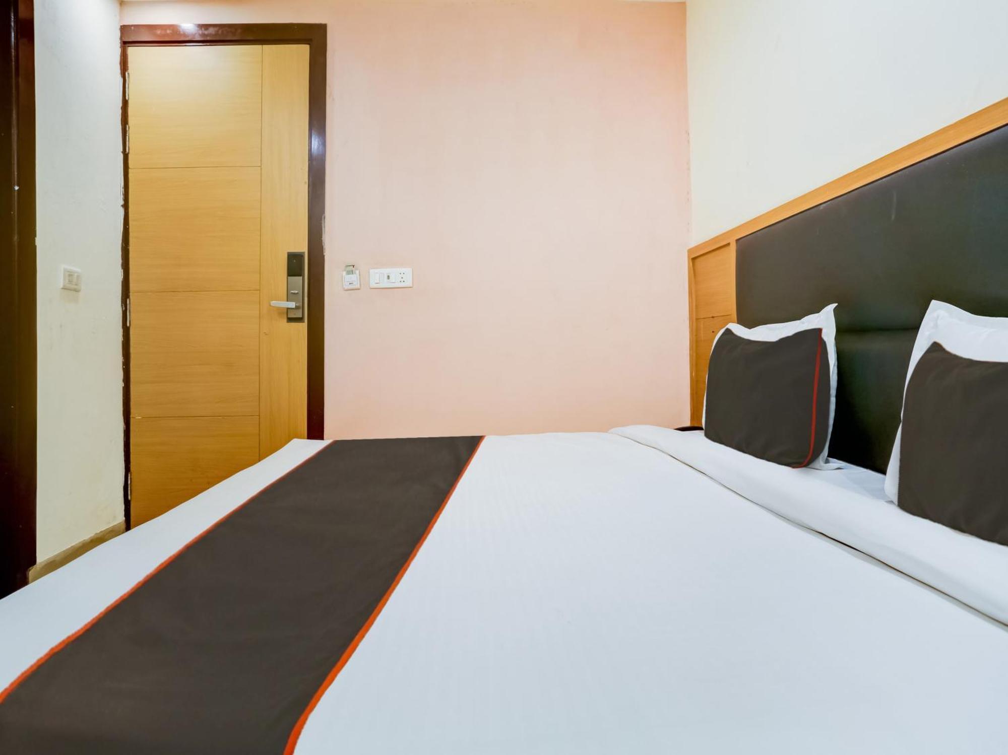 Collecion O White House Hotel New Delhi Ngoại thất bức ảnh